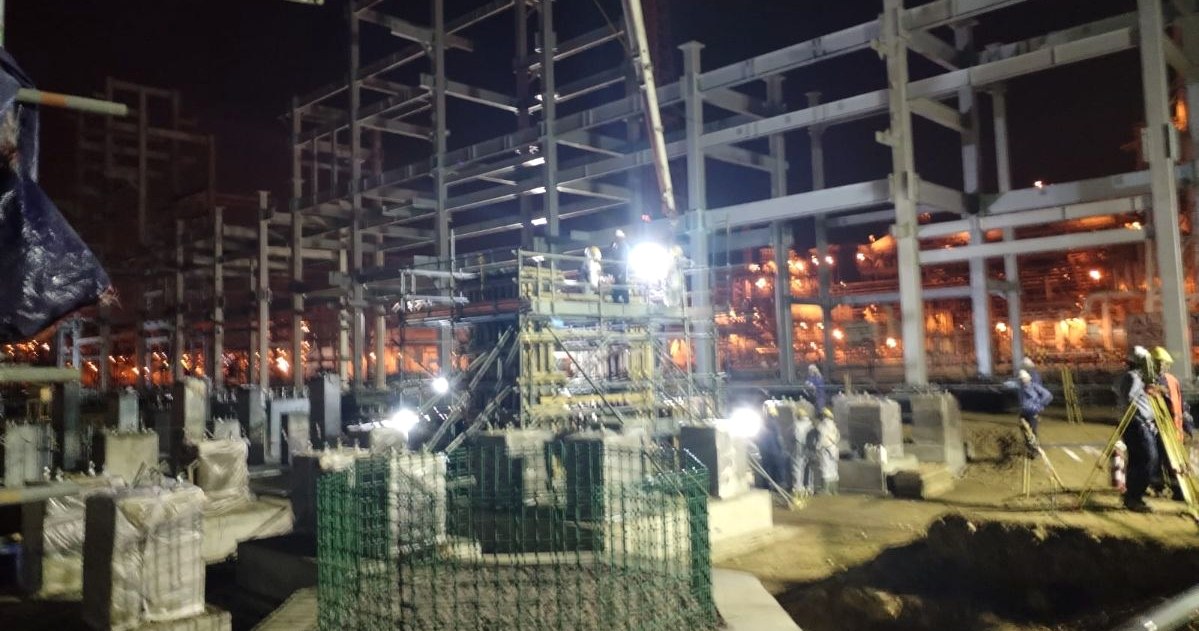 Yanbu Refinery GS SRU Project — night steel structure erection